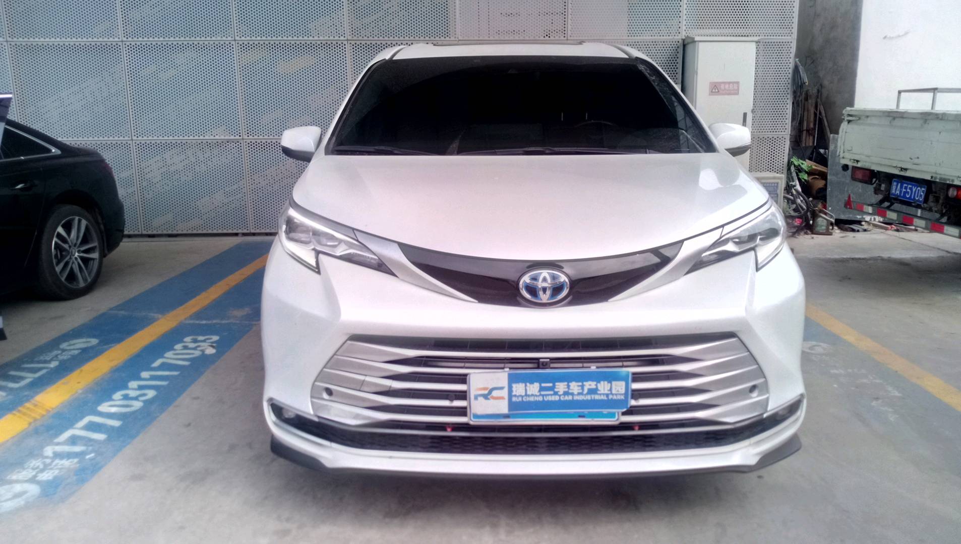 丰田 赛那SIENNA 2023款 2.5L混动 铂金版 二手车市场选瑞诚