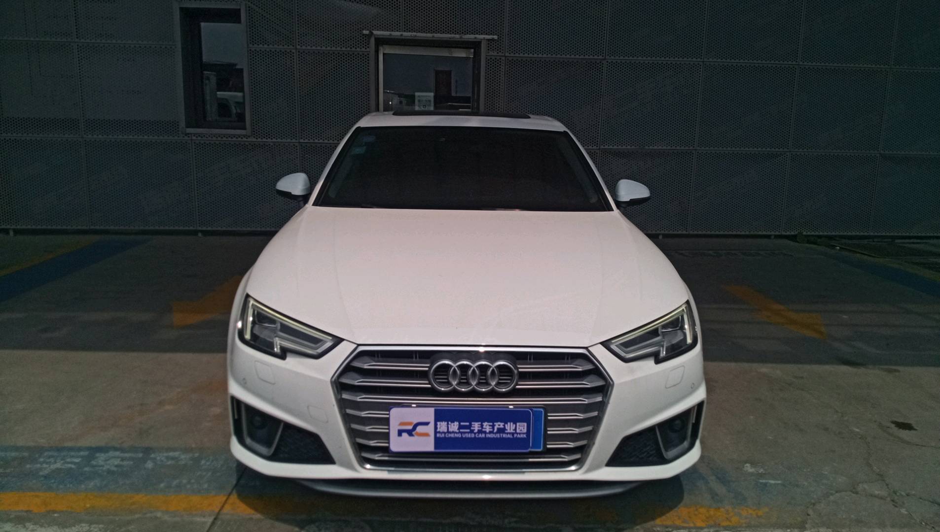 奥迪 奥迪A4L 2018款 30周年年型 40 TFSI 时尚型 二手车市场选瑞诚