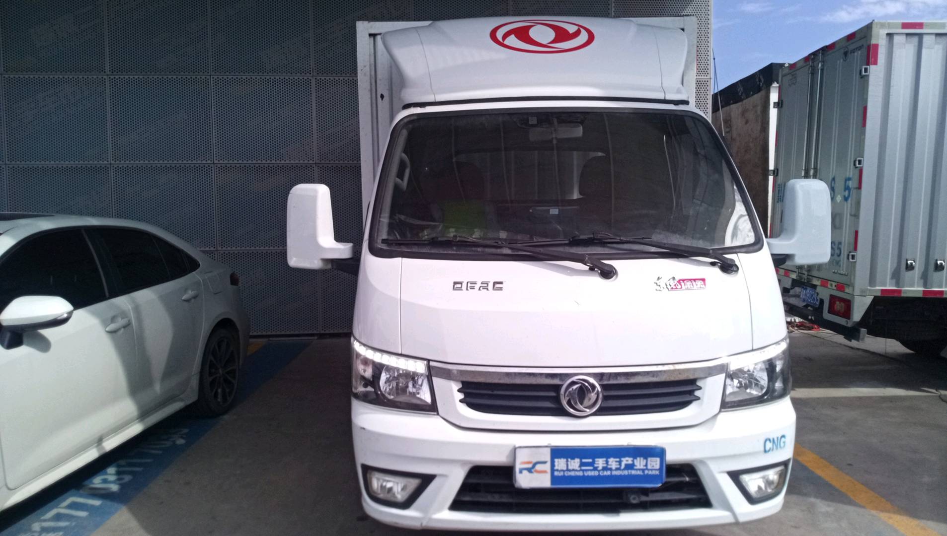 东风股份 途逸 二手车市场选瑞诚