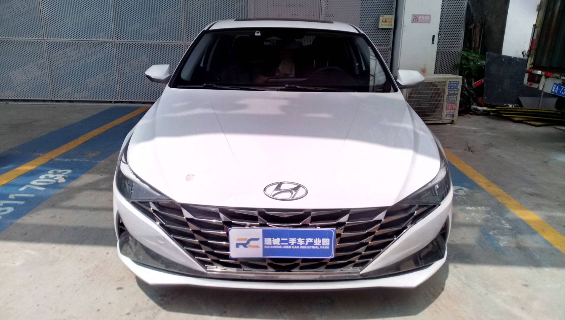 现代 伊兰特 2022款 1.5L CVT LUX尊贵版 二手车市场选瑞诚