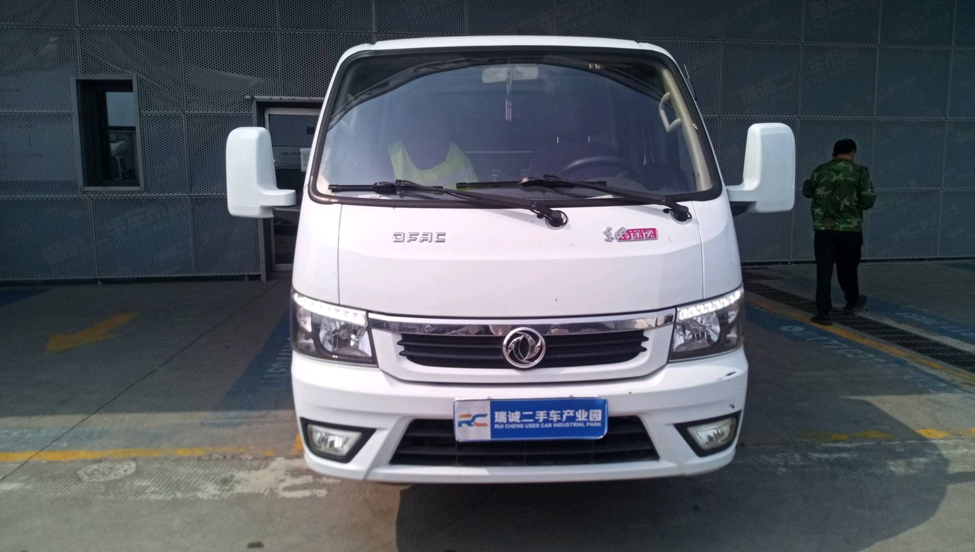 东风股份 途逸 二手车市场选瑞诚