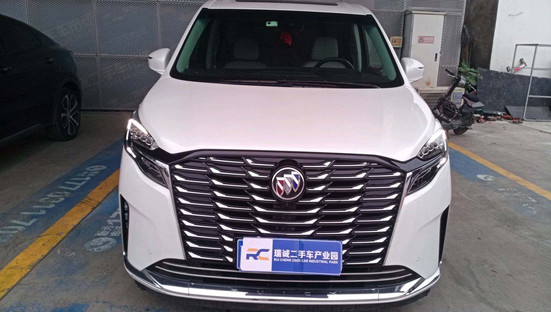 别克 别克GL8 2023款 ES陆尊 653T 尊享型和悦版 二手车市场选瑞诚