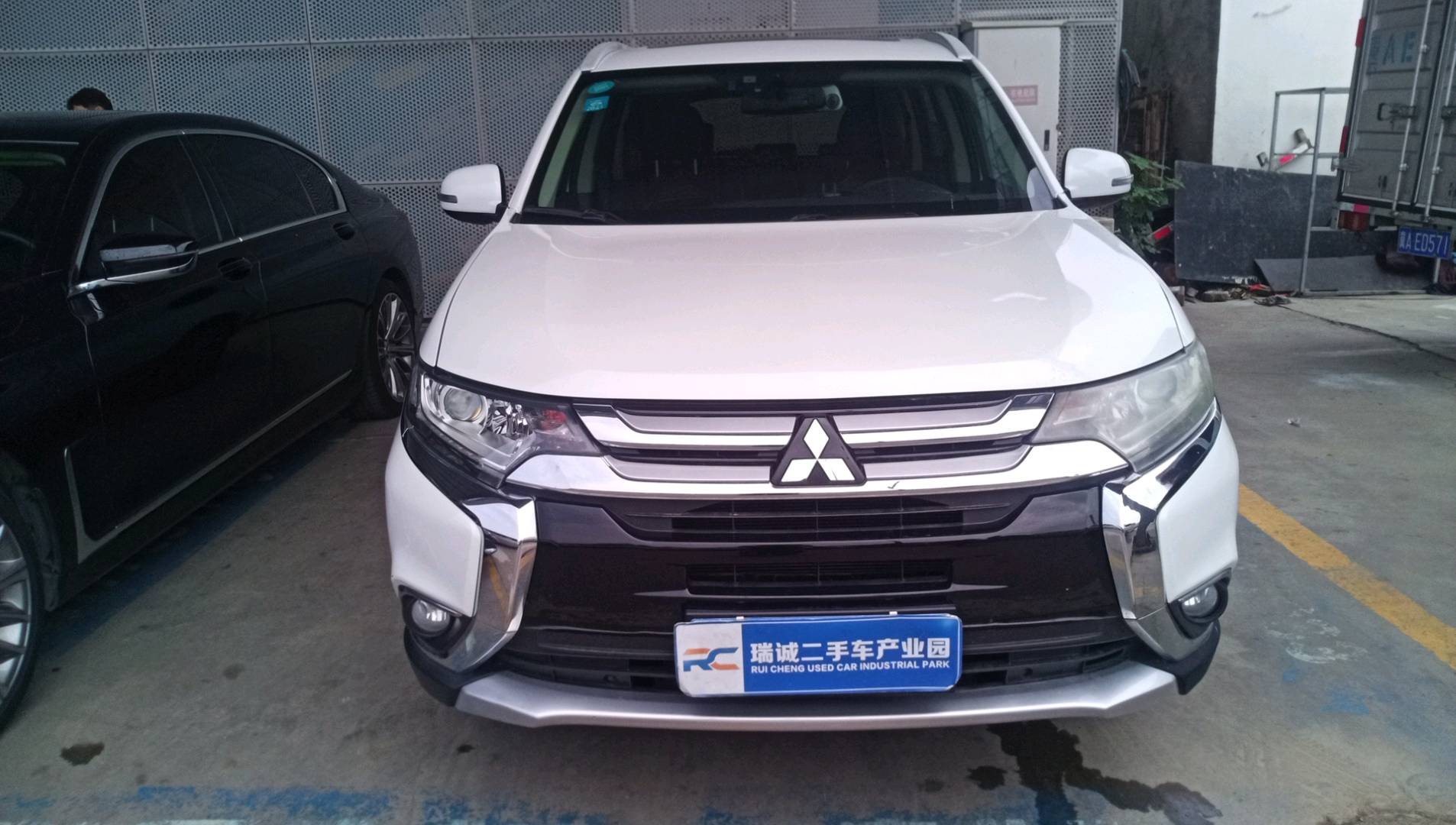 三菱 欧蓝德 2017款 2.0L 两驱荣耀版 5座 二手车市场选瑞诚