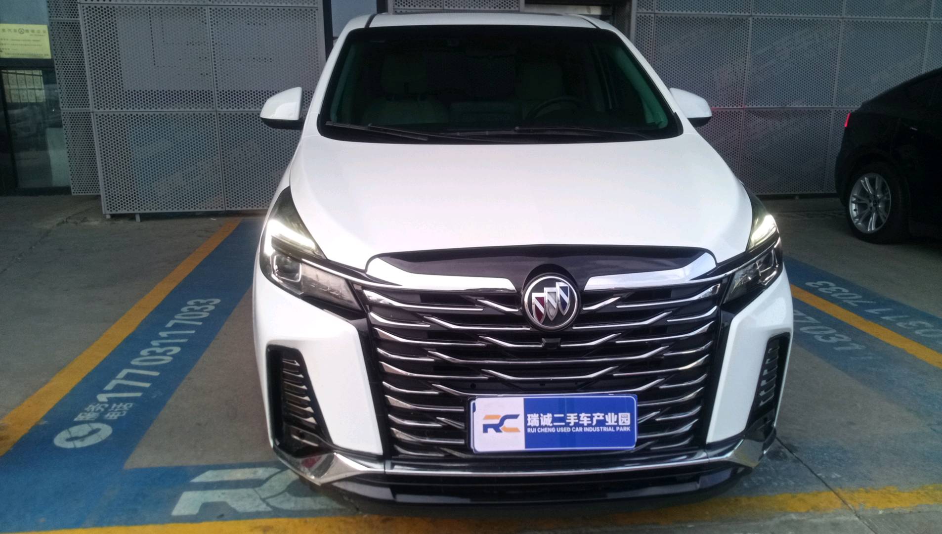 别克 别克GL8 2021款 陆上公务舱 652T 舒适型 二手车市场选瑞诚
