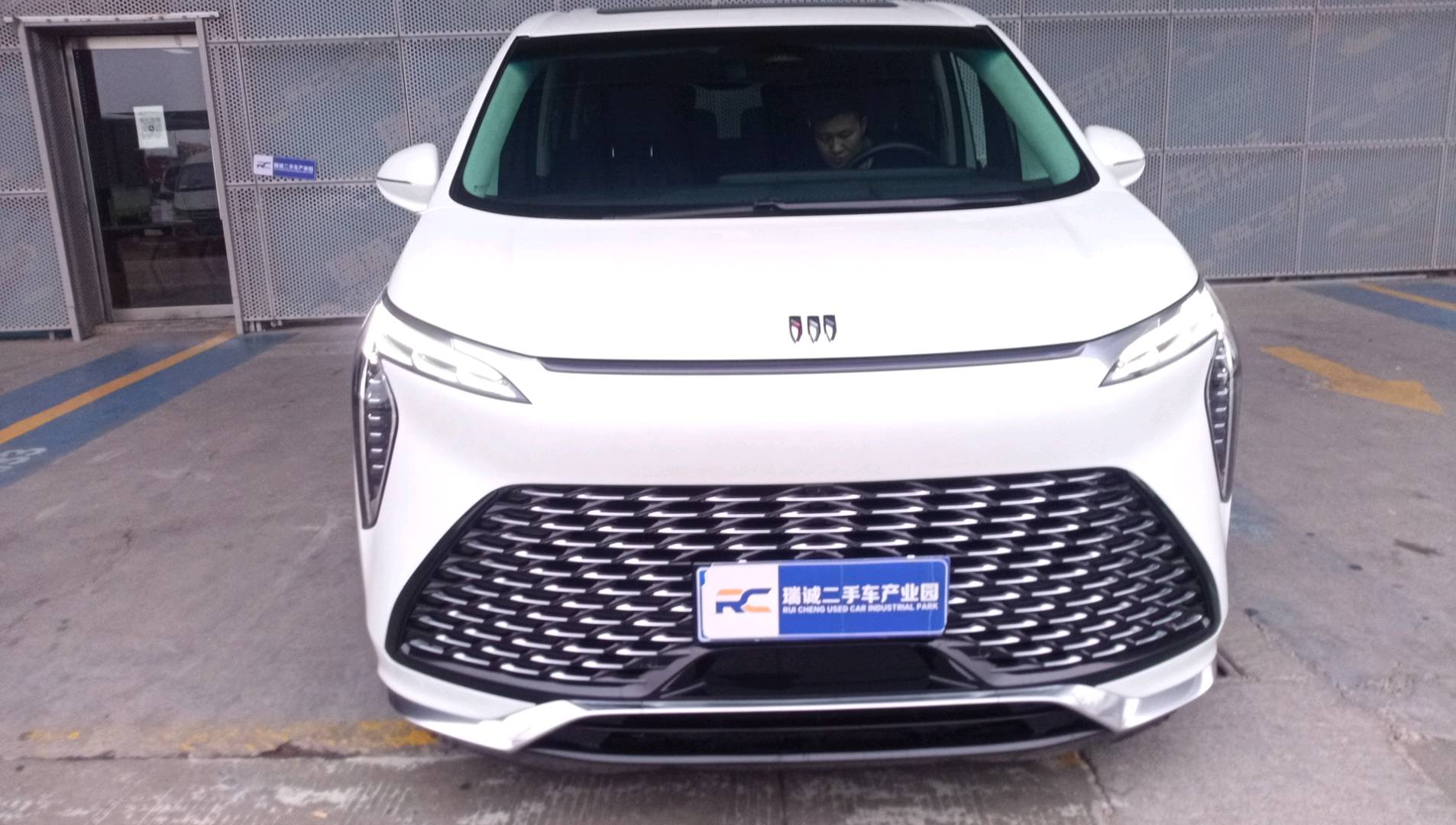别克 世纪 2023款 2.0T 六座蕴世版 二手车市场选瑞诚